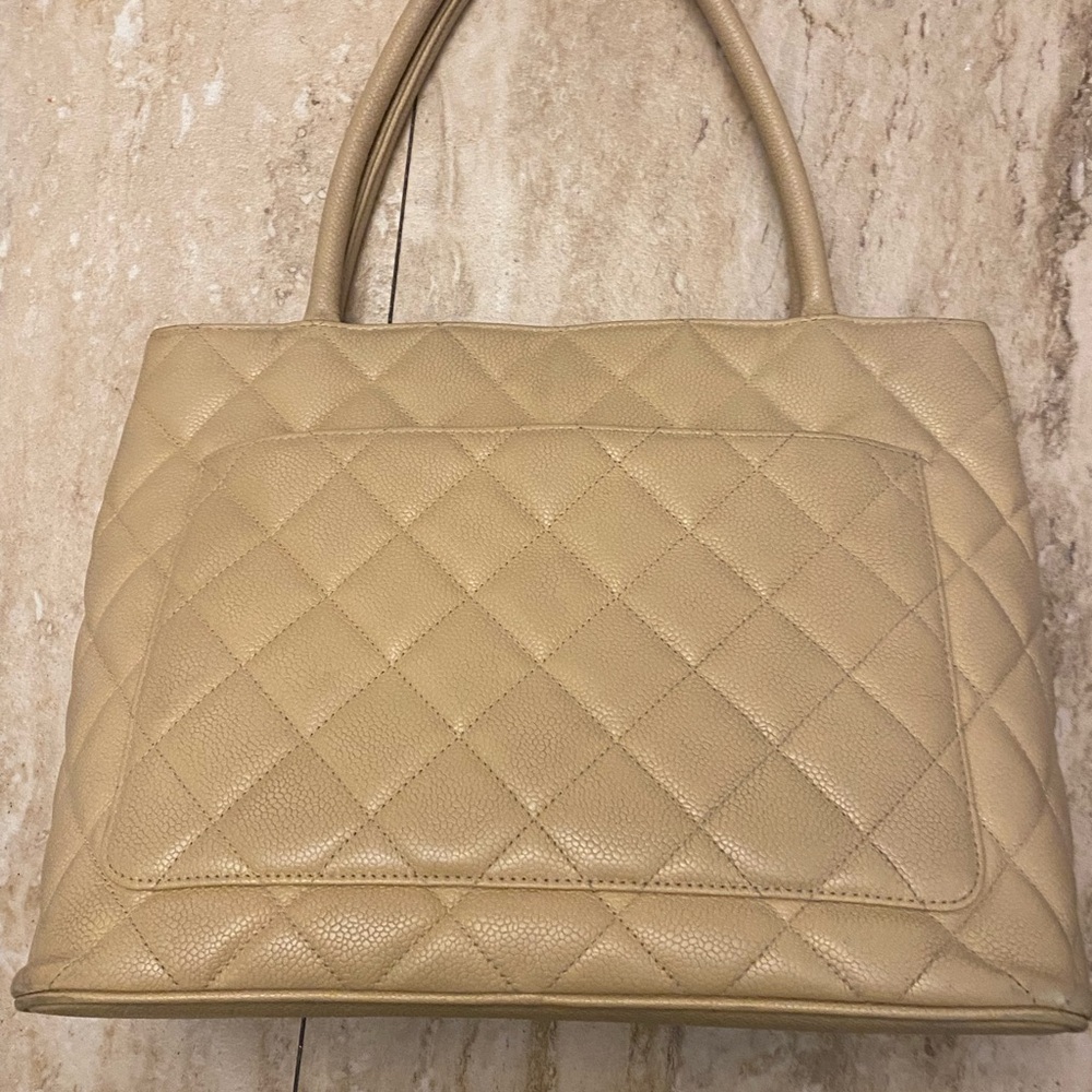 CHANEL Beige Authentic Vintage Caviar Medallion CC Tote-EUC with COA - Picture 3 of 16